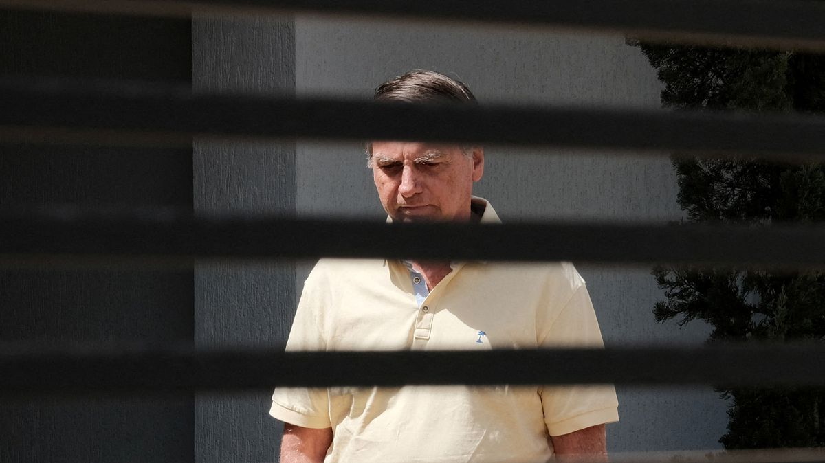 Mužův účes přirovnal k líhni švábů. Bolsonaro za to dostal milionovou pokutu